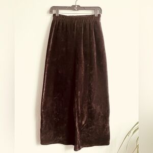 OAK + FORT Women’s Chocolate Velvet Ribbed Elastic Waist M Joggers